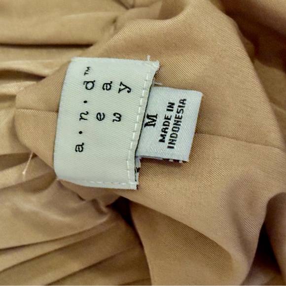 •SOLD•| a new day| Tan Belted Midi Skirt w/ Pockets Size US M - Picture 5 of 5